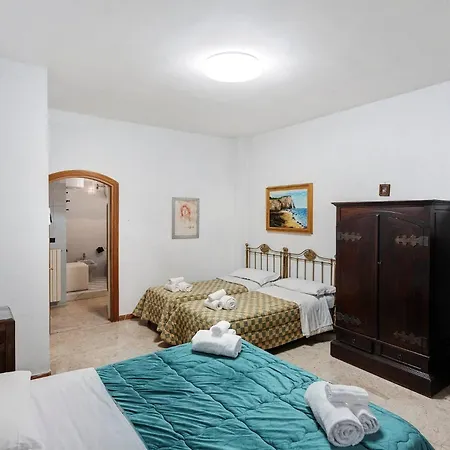 H Ruins B&B